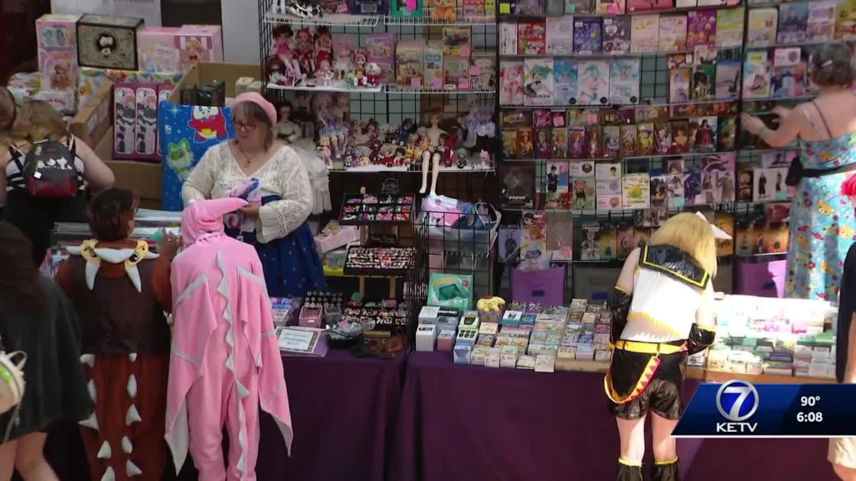 Man behind the voice of Squidward, other celebrities make appearance at Omaha Pop Expo