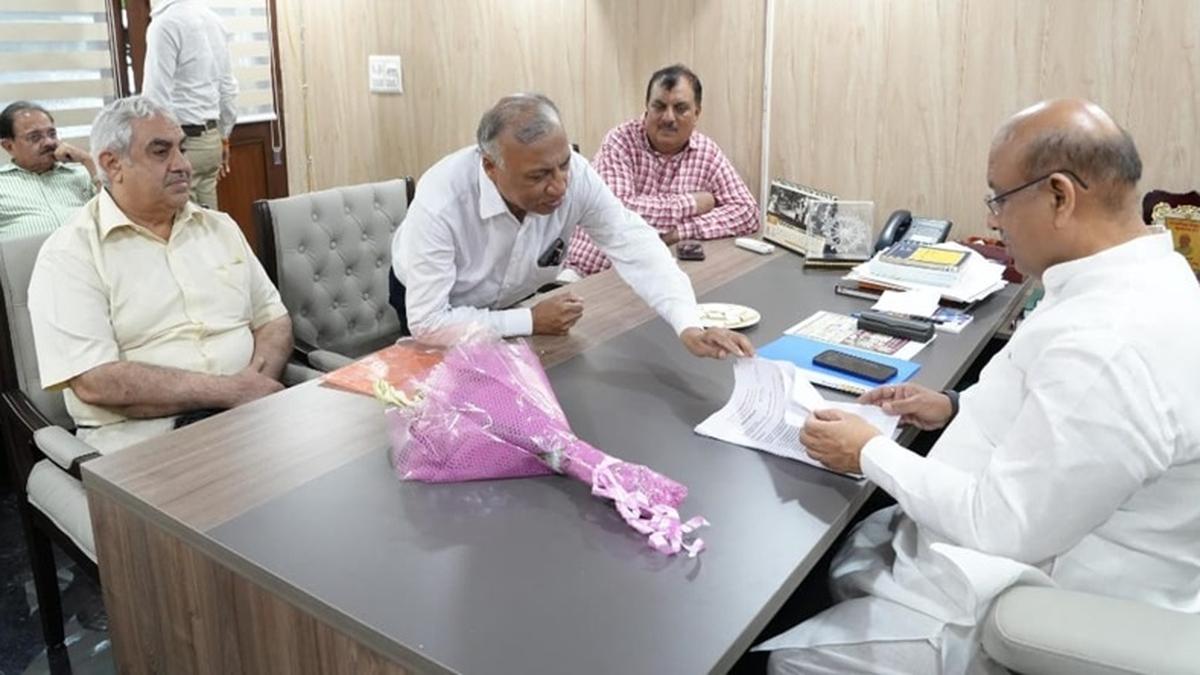 Mohalla Clinic doctors meet Delhi Speaker, demand job security