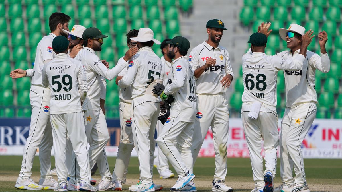 Pakistan ends South Africa’s 10-match winning streak with 93-run victory in first test