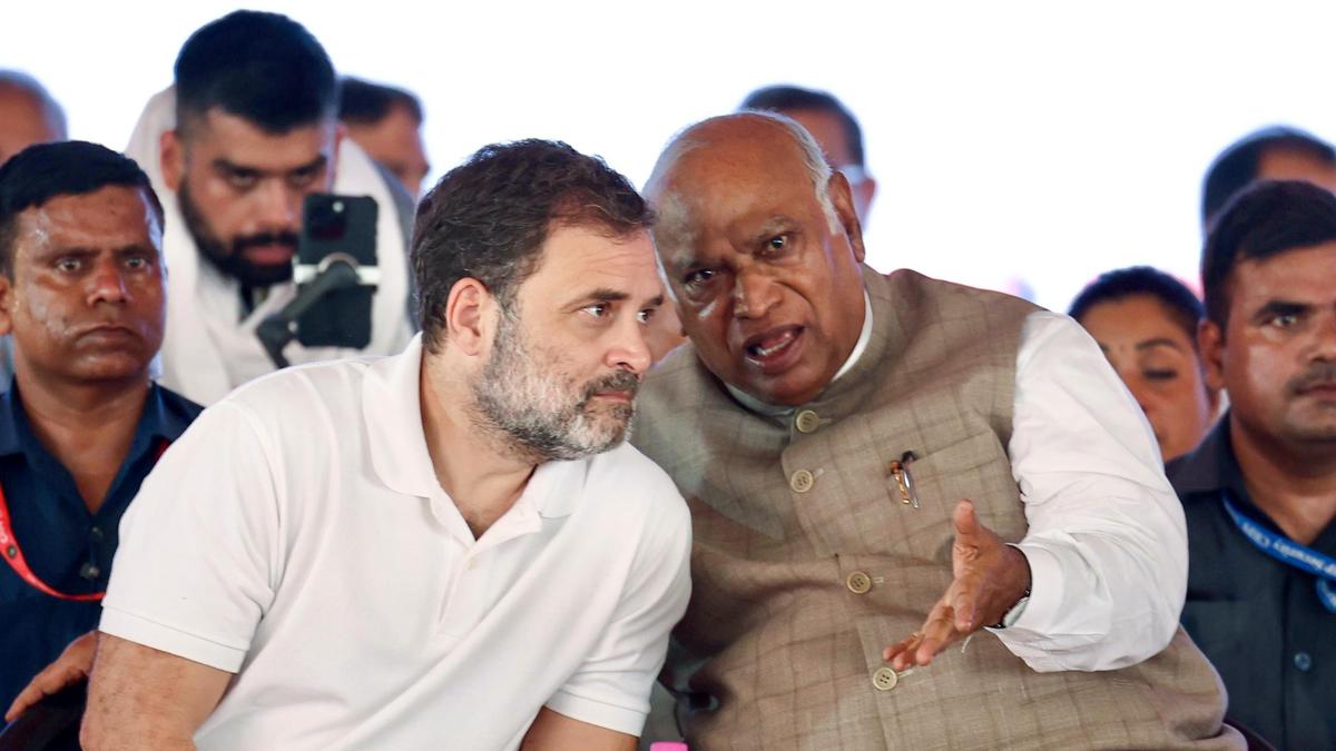 Rahul Gandhi meets Mallikarjun Kharge, Bihar leaders also present
