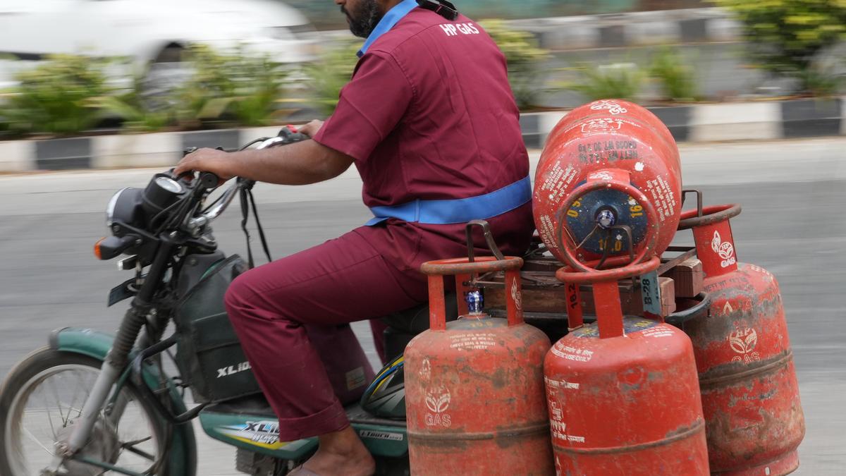 Karnataka CM flags commercial LPG disruption in Bengaluru, writes to Union Minister