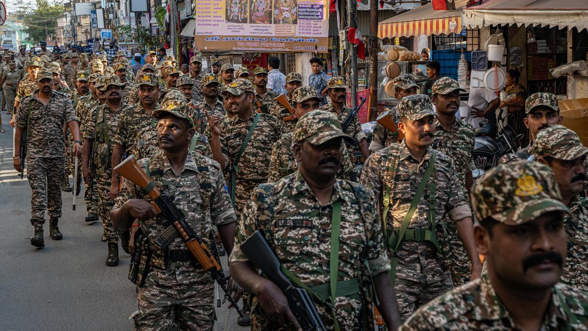 CRPF takes out flag march through main roads in Tiruchi